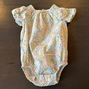🌼👶 Carter’s Floral Baby Romper | 6 M👶🌼- Tiny Flowers & Smocking -100% Cotton
